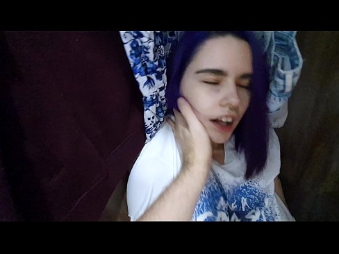 ❤️ Nire ahizpa armairuan aurkitu eta lagundu zion esperma Porno %eu.kanalmoscow.ruan